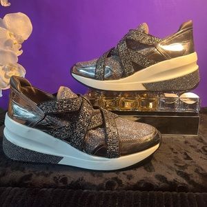 Gianni Bini size 10 gorgeous blinged comfortable running shoes.